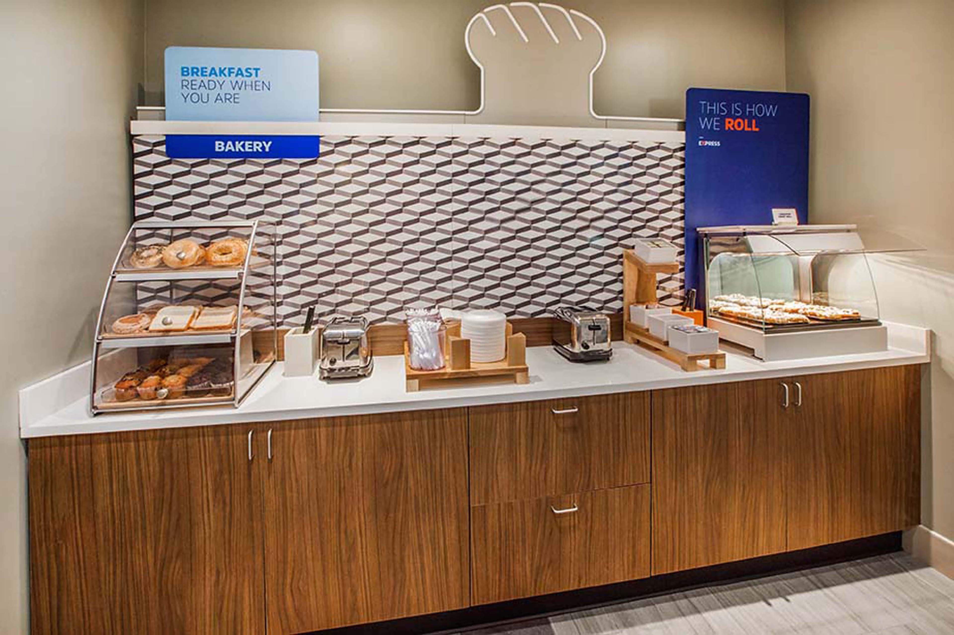 Holiday Inn Express & Suites - Lexington W - Versailles By Ihg Buitenkant foto